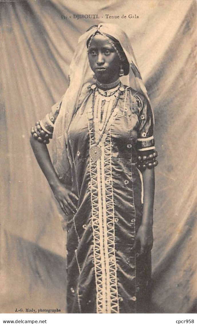 DJIBOUTI - SAN56453 - Tenue De Gala - Dschibuti