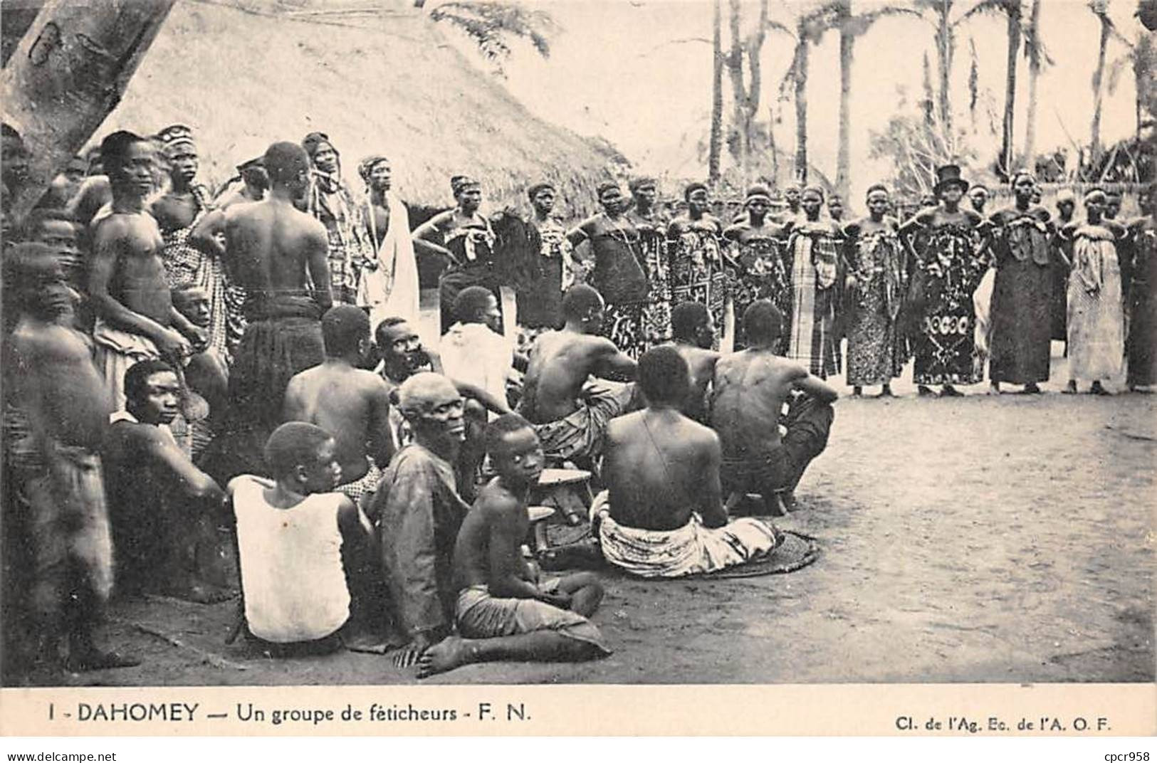 DAHOMEY - SAN56610 - Un Groupe De Féticheurs - Dahomey