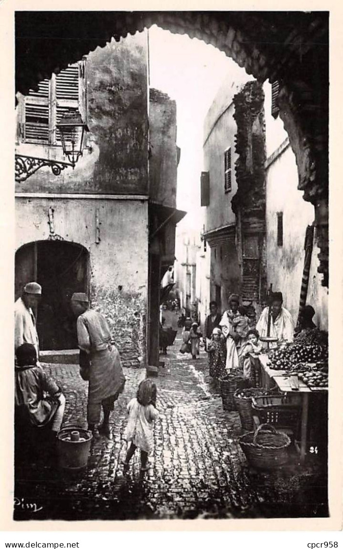 ALGERIE - SAN50104 - Constantine - Une Rue Du Quartier Arabe - CPSM 14x9 Cm - Konstantinopel