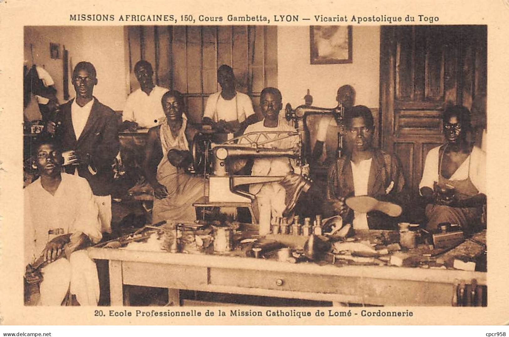 TOGO - SAN56616 - Ecole Professionnelle De La Mission Catholique De Lomé - Cordonnerie - Mission Africaine - Vicariat - Togo