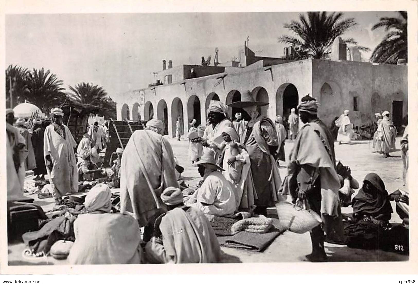 ALGERIE - SAN48217 - Touggourt - Constantine - Sur Un Marché Du Sud - CPSM 14x9 Cm - Constantine