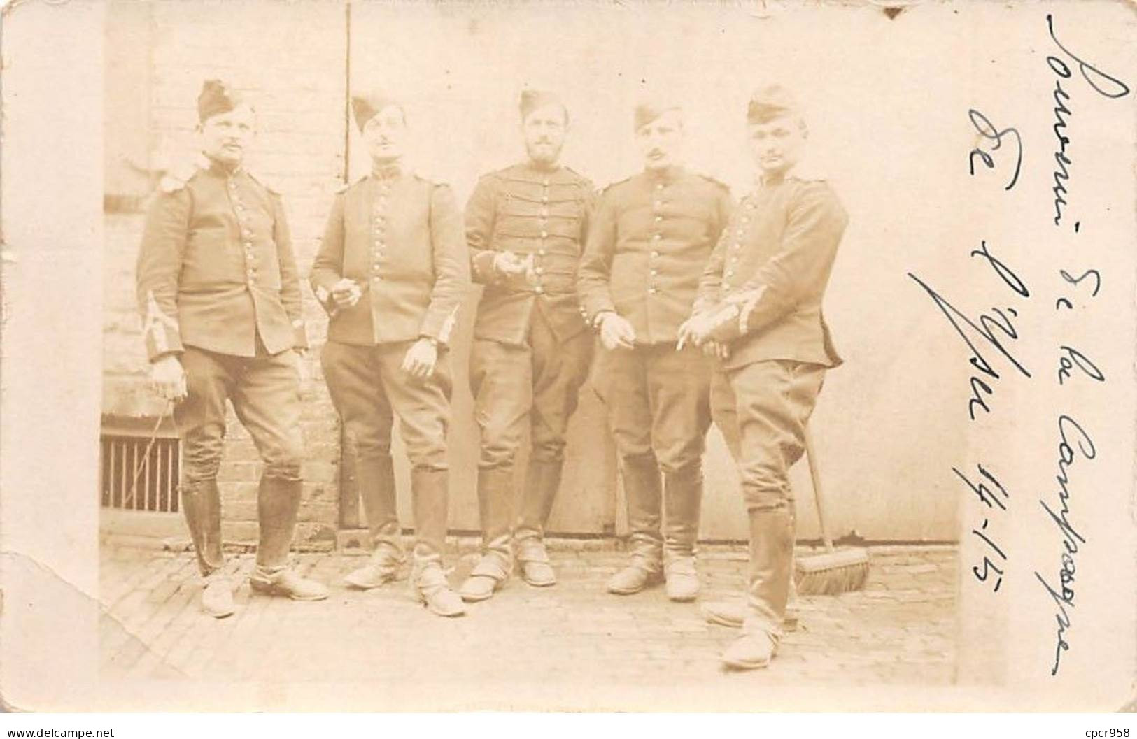 Belgique - N°88011 - Groupe D'hommes En Uniformes Fumant - Carte Photo à Localiser - Other & Unclassified