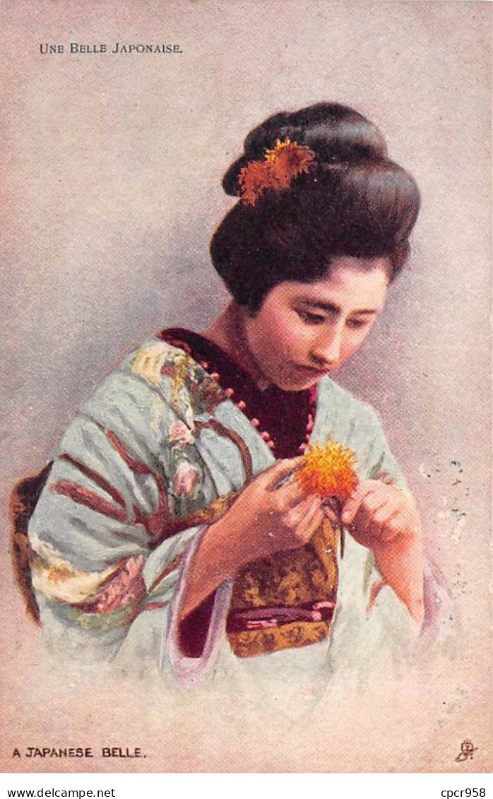 Japon - N°86914 - Une Belle Japonaise - A Japanese Belle - Femme Tenant Une Fleur - Other & Unclassified