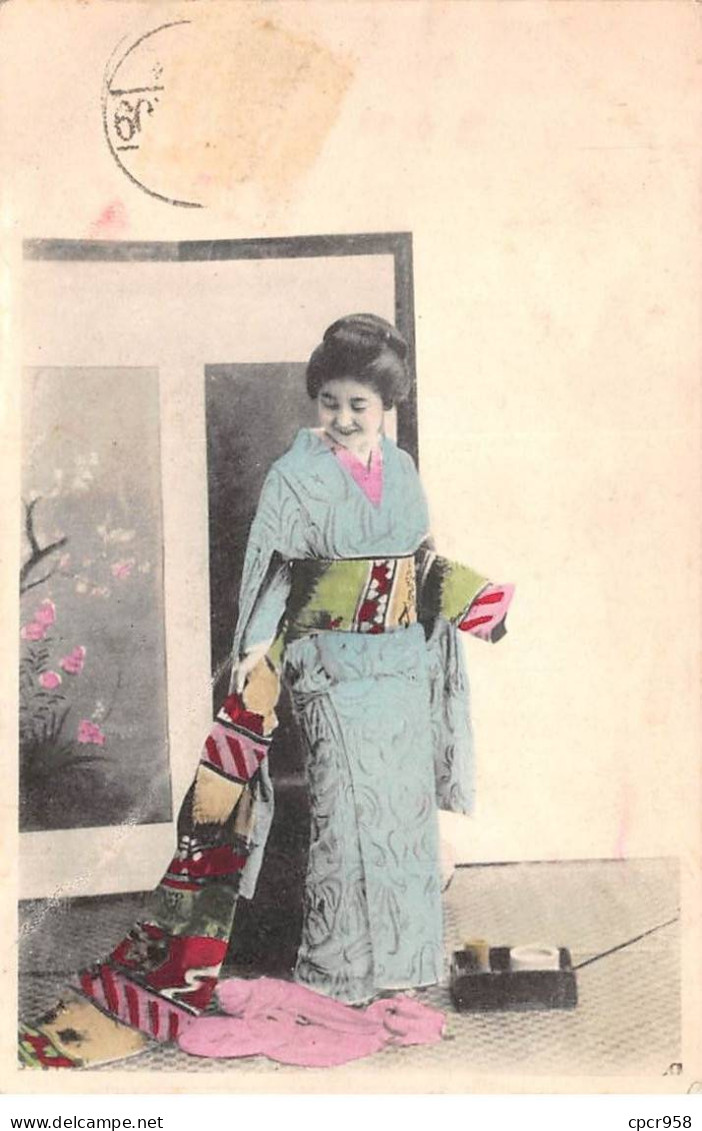 Japon - N°84598 - Jeune Femme En Kimono - Carte Vendue En L'état - Other & Unclassified