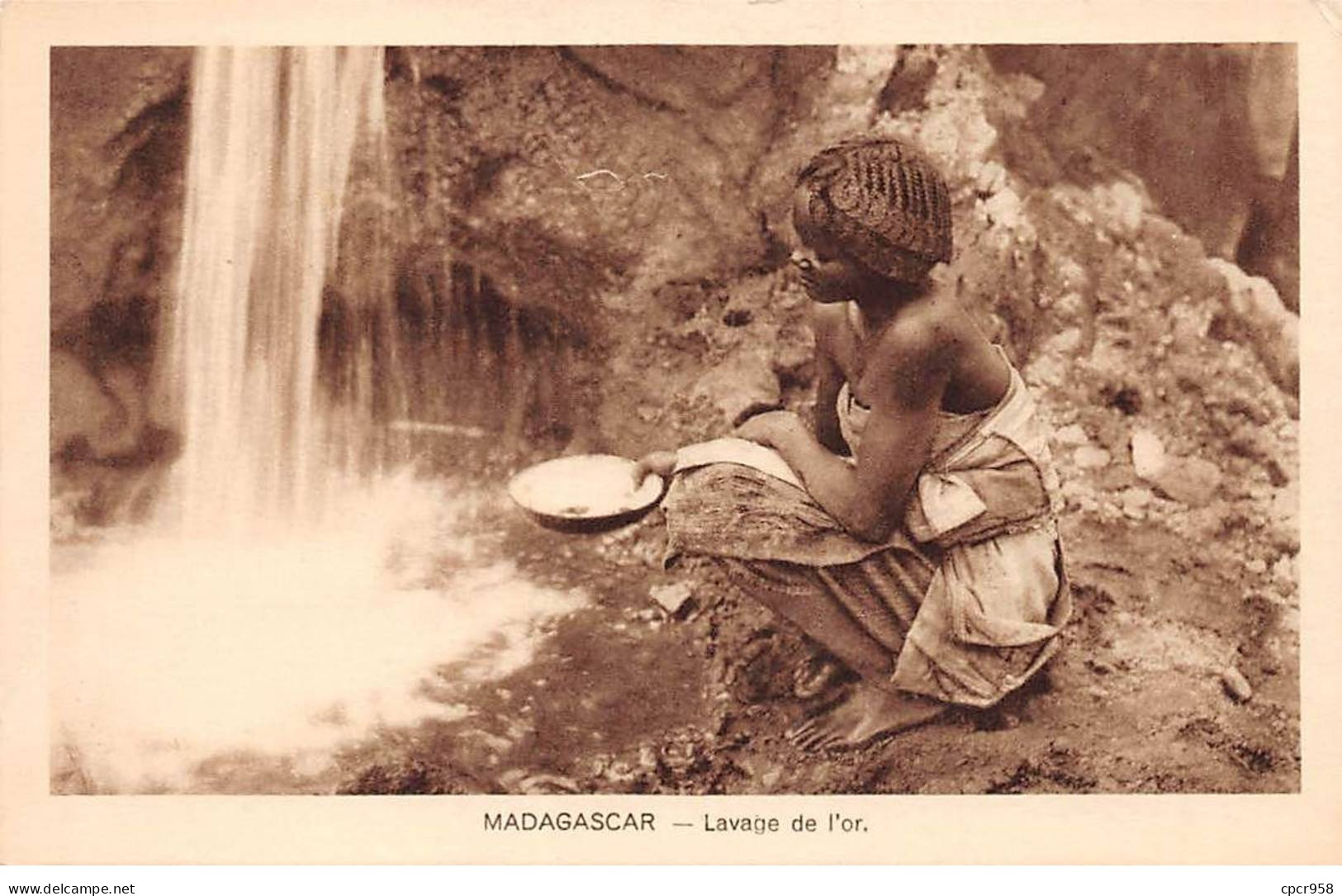 MADAGASCAR - SAN45531 - Lavage De L'Or - Madagaskar