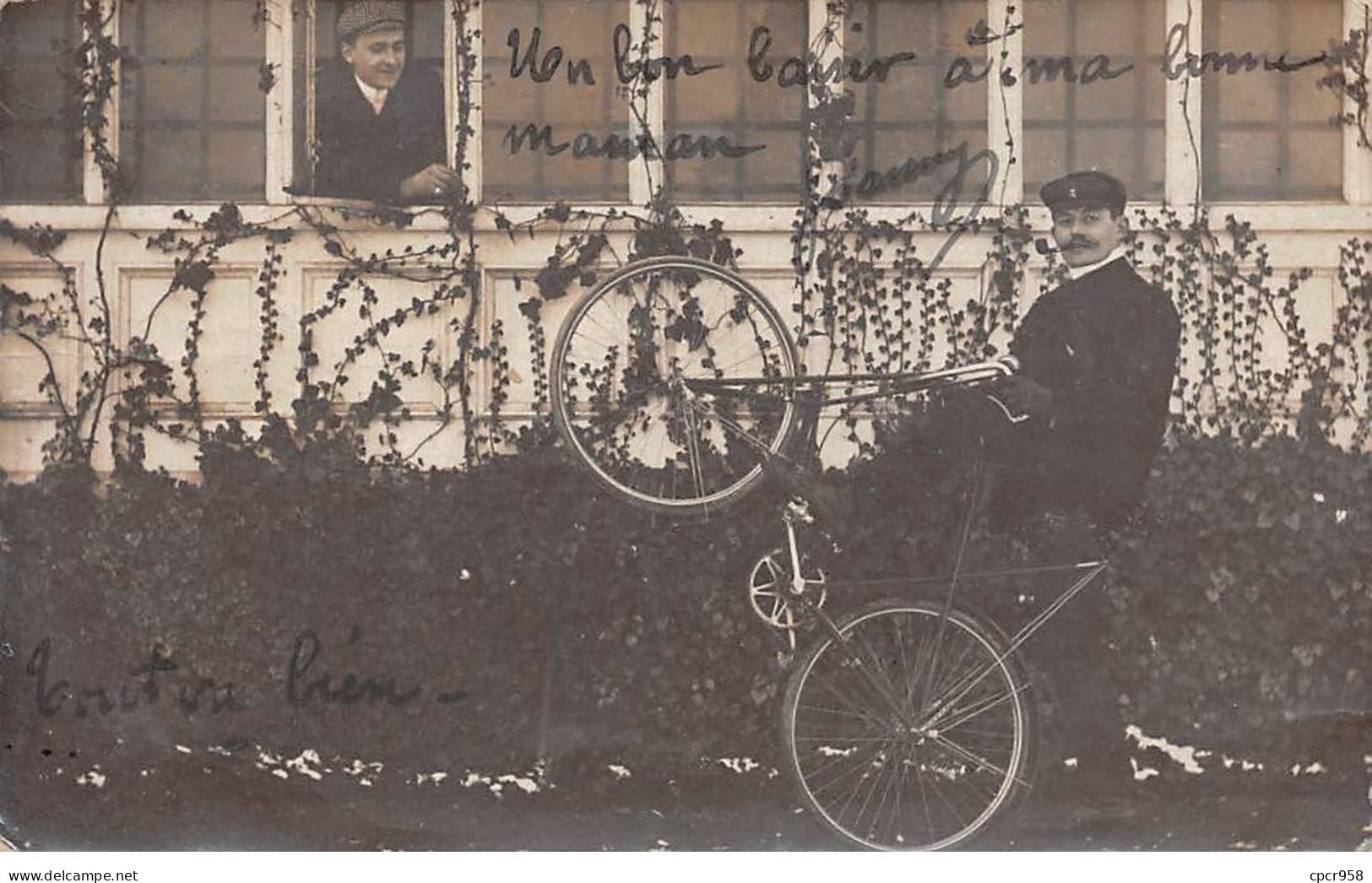 Canada - N°91533 - KINGSTON - Homme Levant Un Vélo - Carte Photo - Kingston