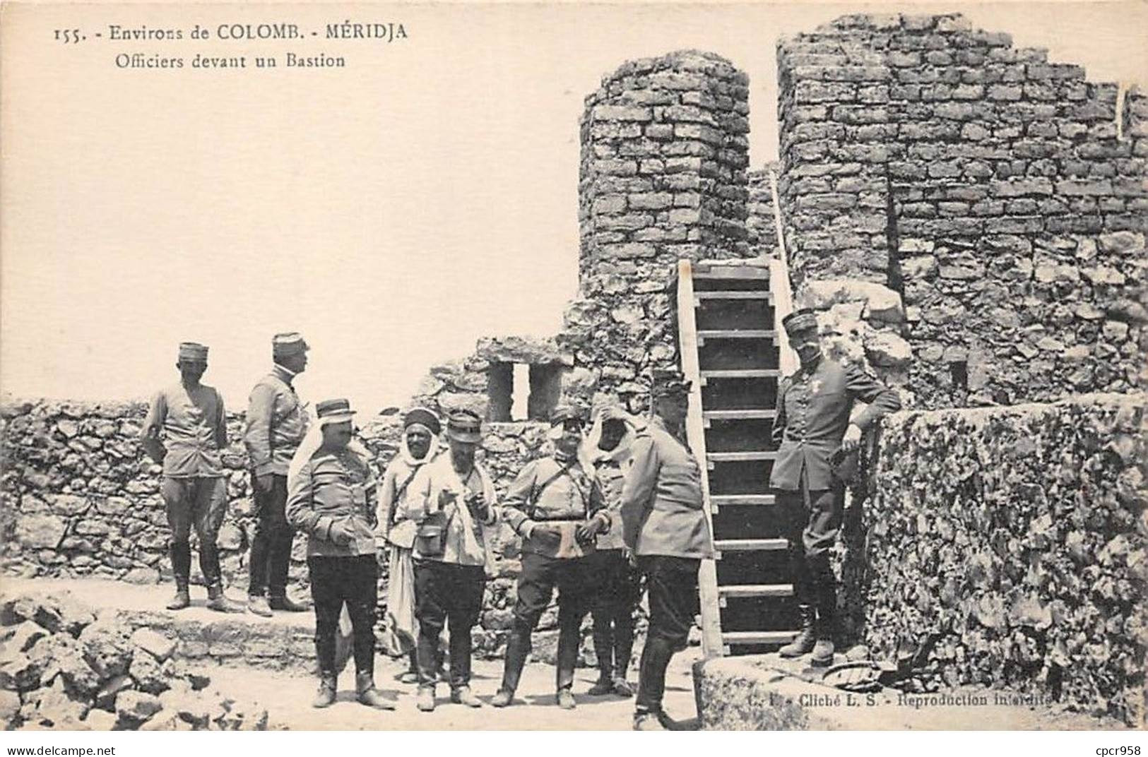 ALGERIE - SAN64565 - Environs De Colomb - Officiers Devant Un Bastion - Légion ? - Vrouwen