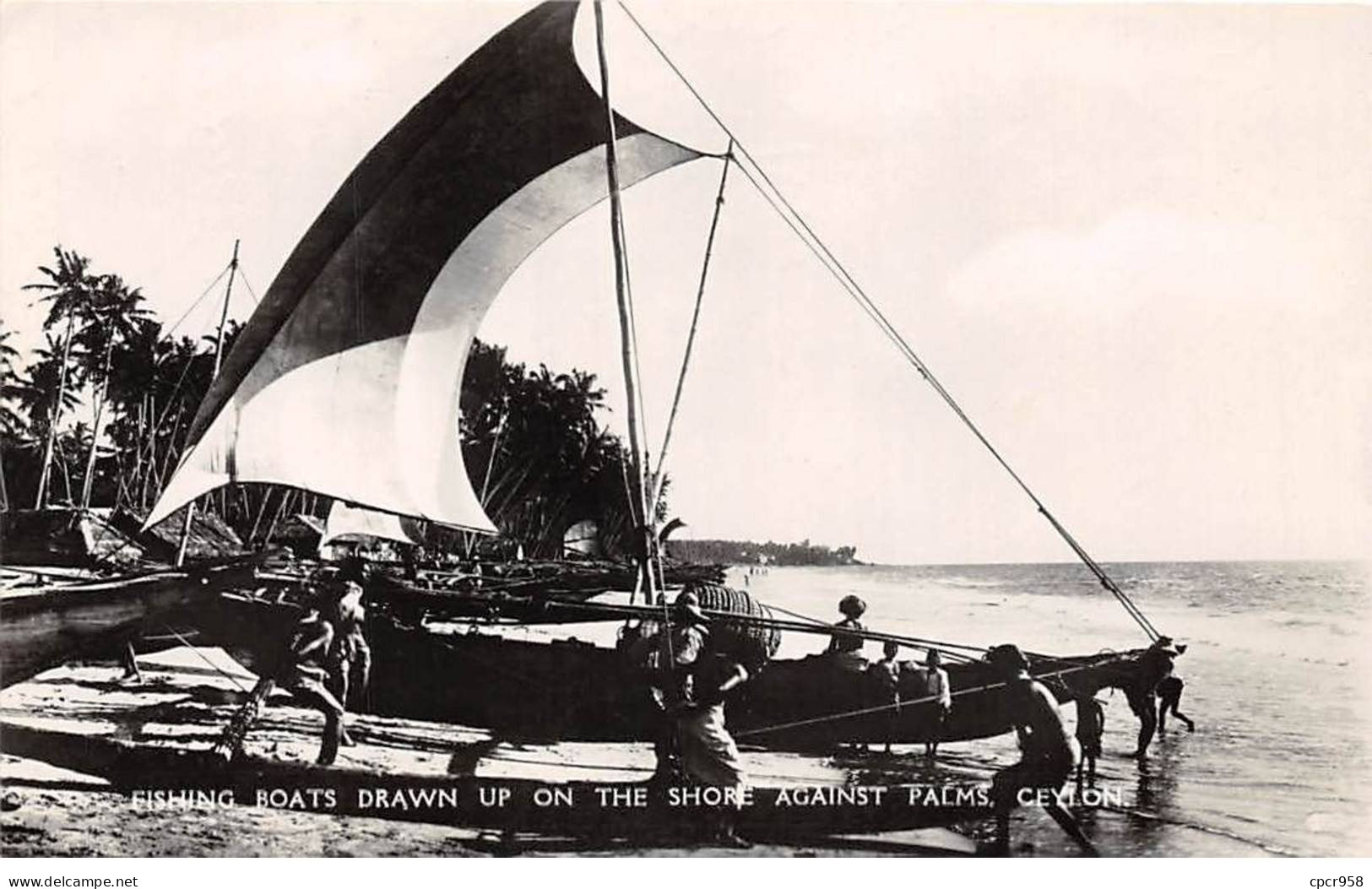 SRI LANKA - SAN64614 - Eishing Boats Drawn Up On The Shore Against Palms Ceylon - Sri Lanka (Ceylon)