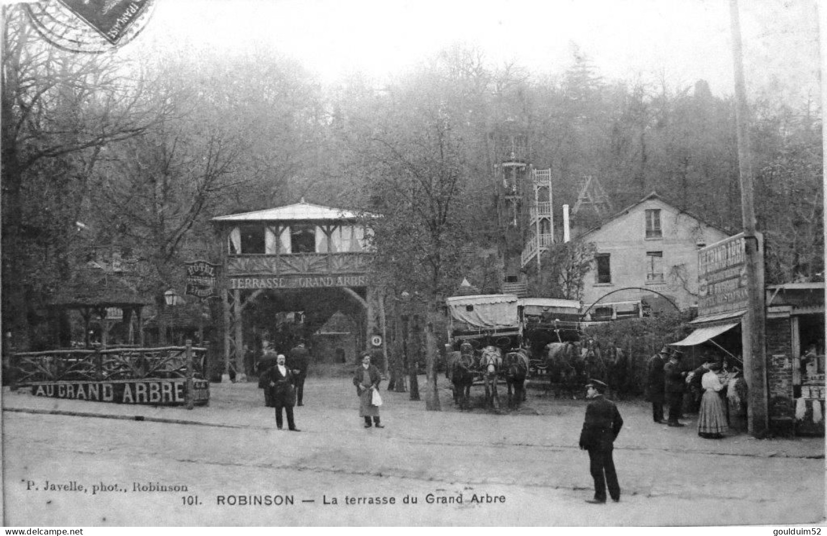 Robinson : La Terrasse Du Grand Arbre - Le Plessis Robinson