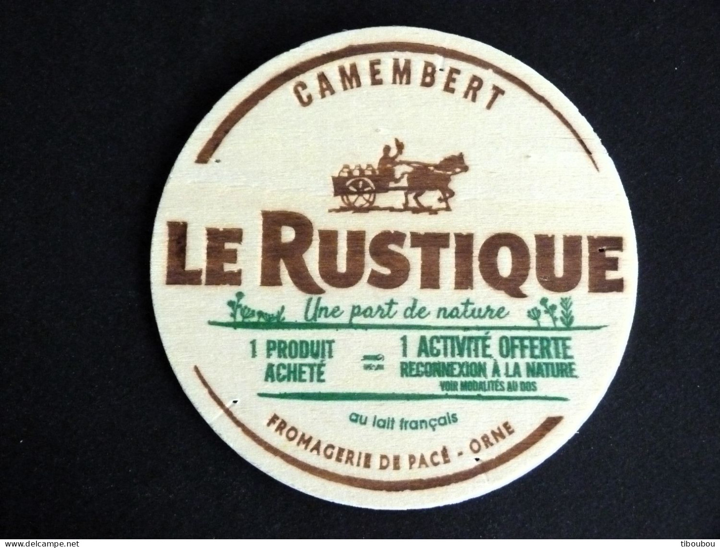 COUVERCLE EN BOIS ETIQUETTE FROMAGE LE RUSTIQUE AVEC PROMOTION - FROMAGERIE DE PACE ORNE - Cheese