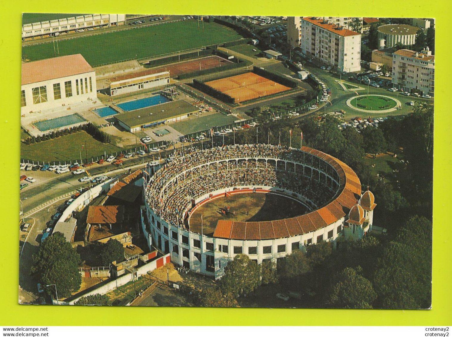 40 DAX Vue Aérienne Les Arènes Corrida En Cours Stade Terrain De Rugby Basket Courts De Tennis Piscine Citroën ID Break - Dax