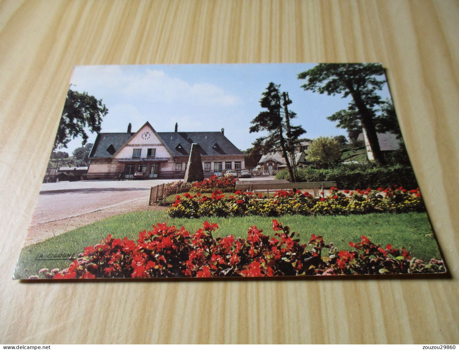 Saint-Valéry-en-Caux (76).La Gare Et Le Square. - Saint Valery En Caux