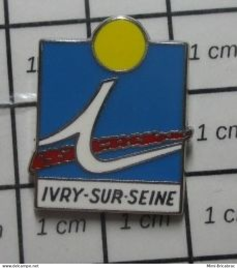 811B Pin's Pins / Beau Et Rare / VILLES / IVRY SUR SEINE Apparemment Y'a Du Soleil - Städte