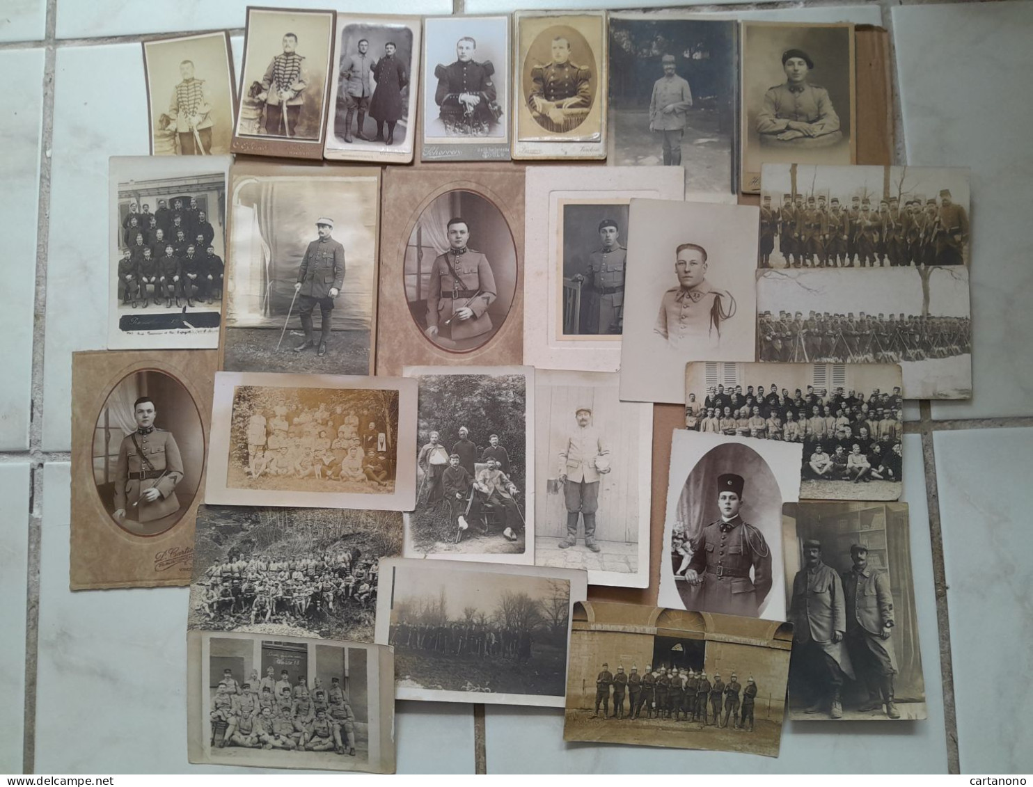 MILITARIA - Lot De 25 Pièces Photos Et Cartes Photo Représentant Des Militaires - Non Classificati