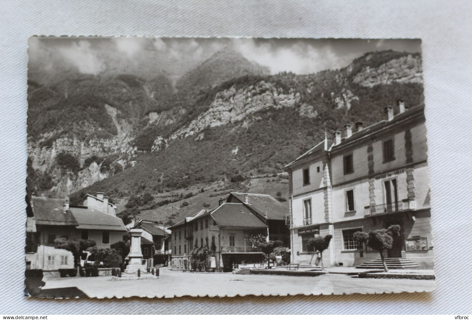 Cpsm 1949, Gresy Sur Isère, La Place, Savoie 73 - Gresy Sur Isere