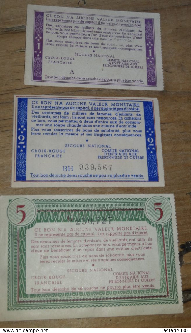 WWII , 3 BONS DE SOLIDARITE Différenrs  ...... E3-87 ......... BJ-4 - 1939-45