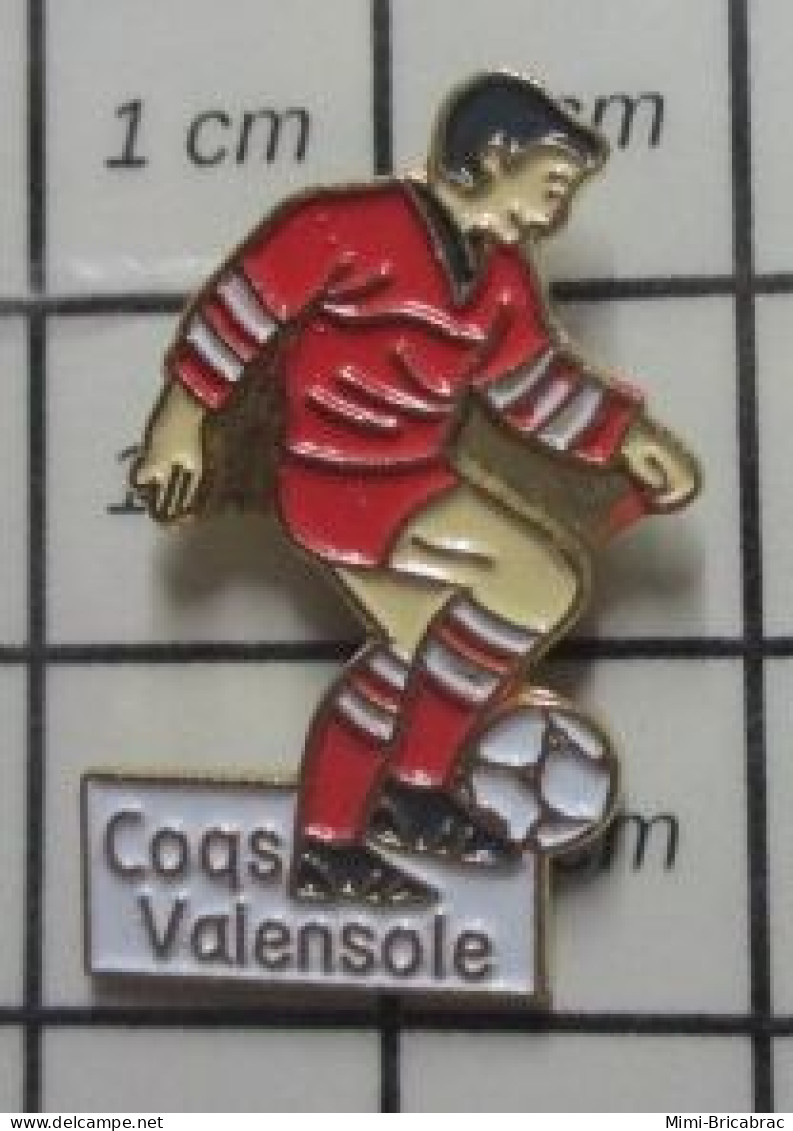 811B Pin's Pins / Beau Et Rare / SPORTS / CLUB FOOTBALL COQS VaLENSOLE Alpes-de-Haute-Provence, - Football