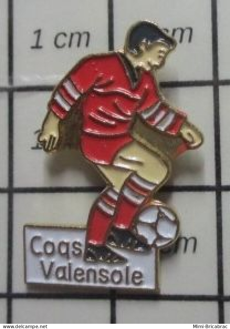 811B Pin's Pins / Beau Et Rare / SPORTS / CLUB FOOTBALL COQS VaLENSOLE Alpes-de-Haute-Provence, - Voetbal