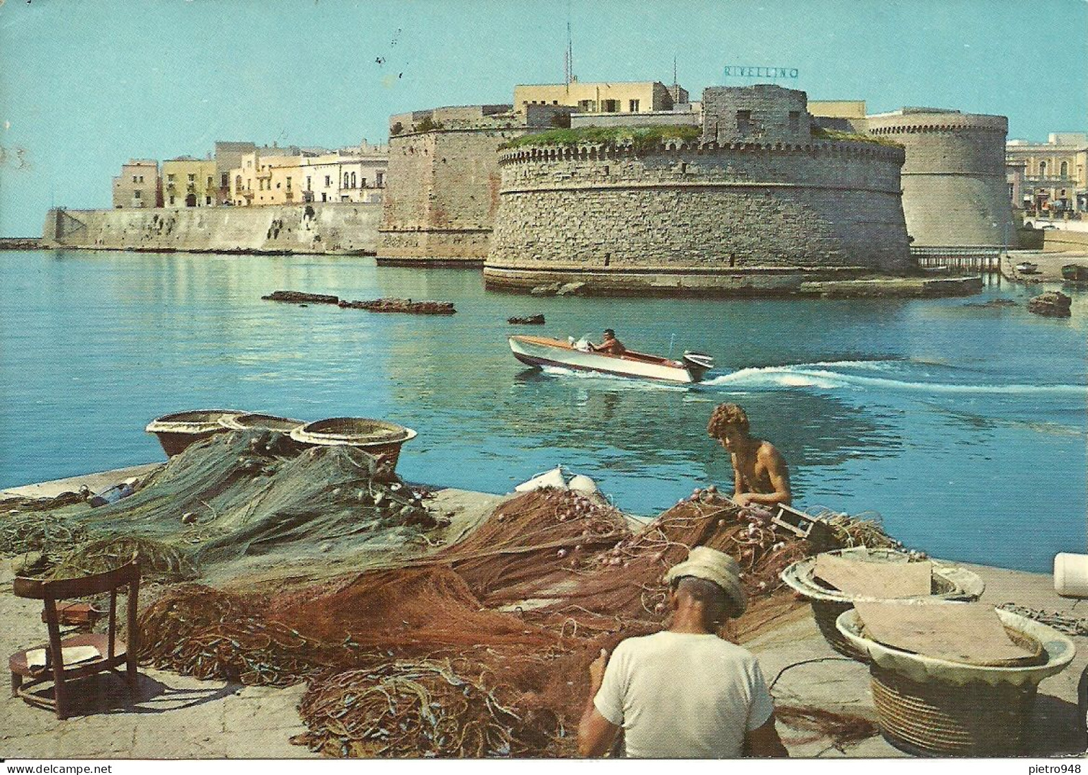 Gallipoli (Lecce) Scorcio Città Vecchia E Torre Del Rivellino, Pescatori Con Le Reti, View Of The Old Town - Lecce