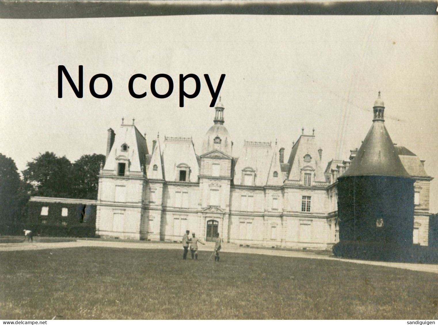 PHOTO FRANCAISE TM 215 - POILU DEVANT LE CHATEAU A OGNON PRES DE BARBERY - SENLIS OISE GUERRE 1914 1918 - War, Military