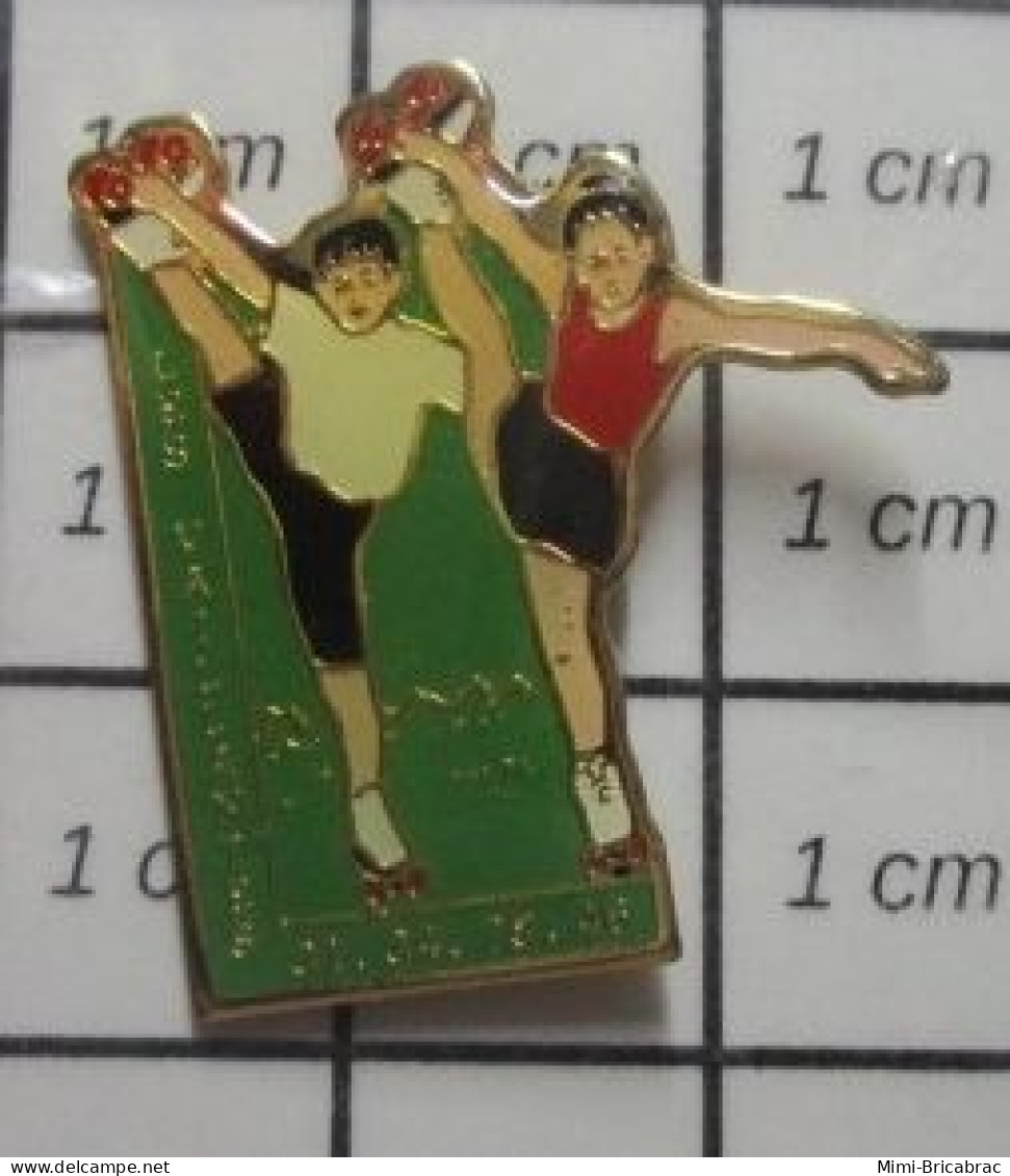 811B Pin's Pins / Beau Et Rare / SPORTS / CLUB GYMNaSTIQUE FEMININE LES VAILLANTES - Gymnastique