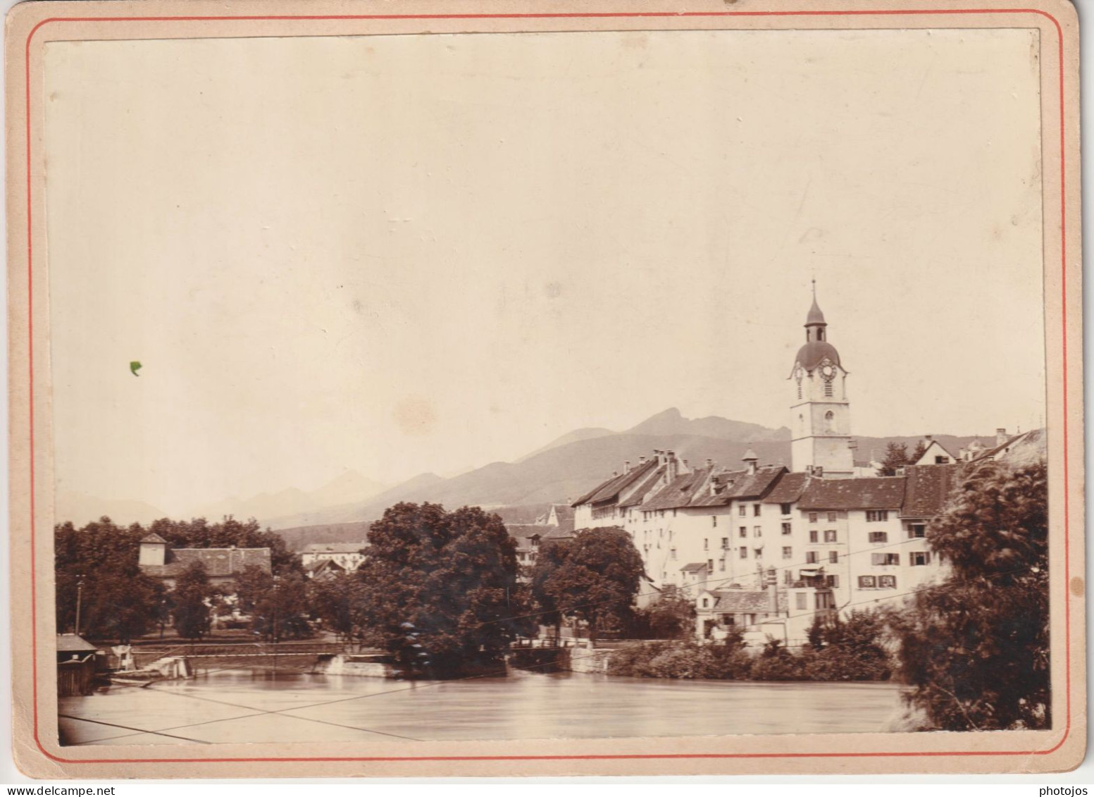 Photo De Cabinet Sur Carton Circa 1900 Olten Et Sa Vieille Eglise  (Suisse) Sur Les Rives  De L"Aar Beau Et Rare Cliché - Places