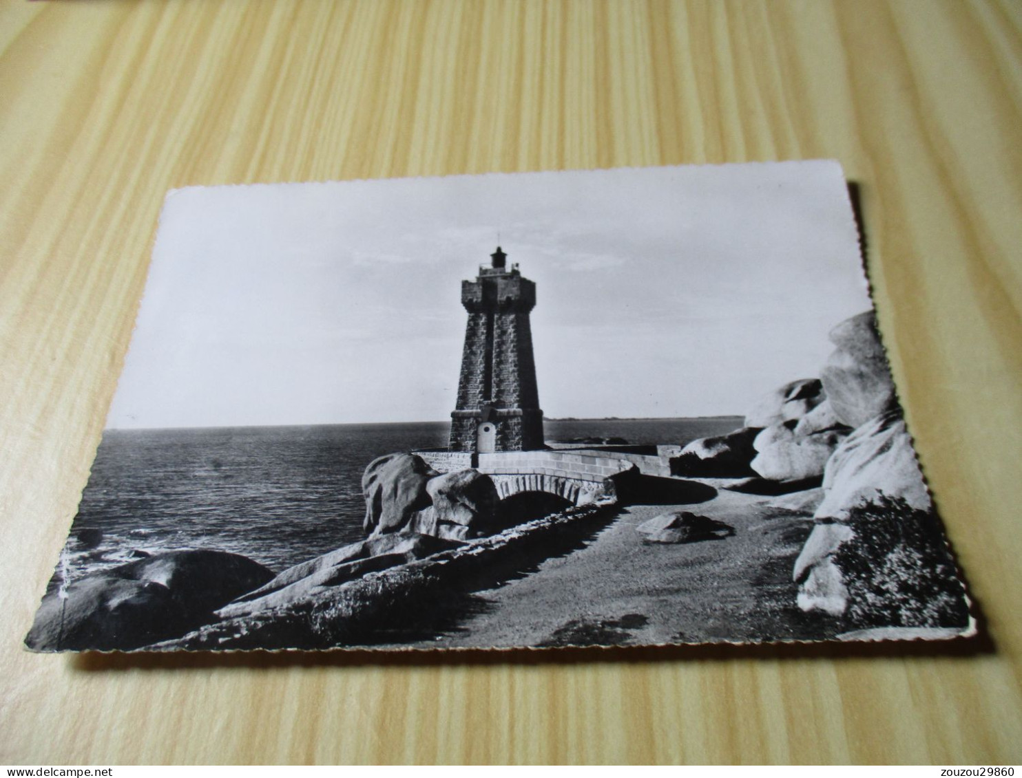 Ploumanac'h (22).Le Phare. - Ploumanac'h