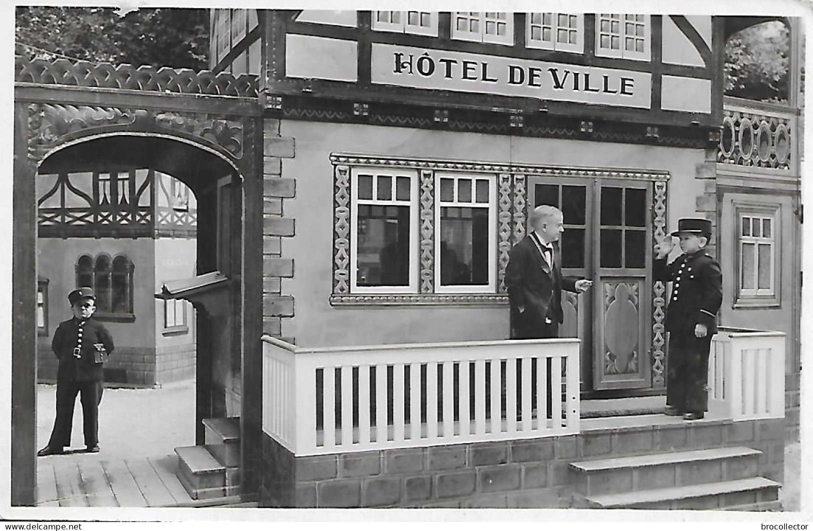 EXPOSITION De PARIS 1937  - Royaume De LILLIPUT Hôtel De Ville  ( C.P.S.M. , Pt - Ft ) - Expositions