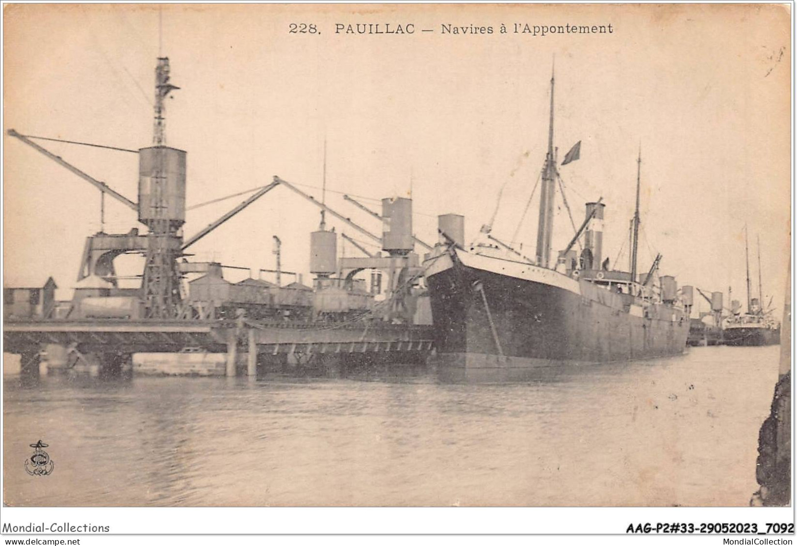 AAGP2-33-0135- PAUILLAC - Navires A L'appontement - Pauillac