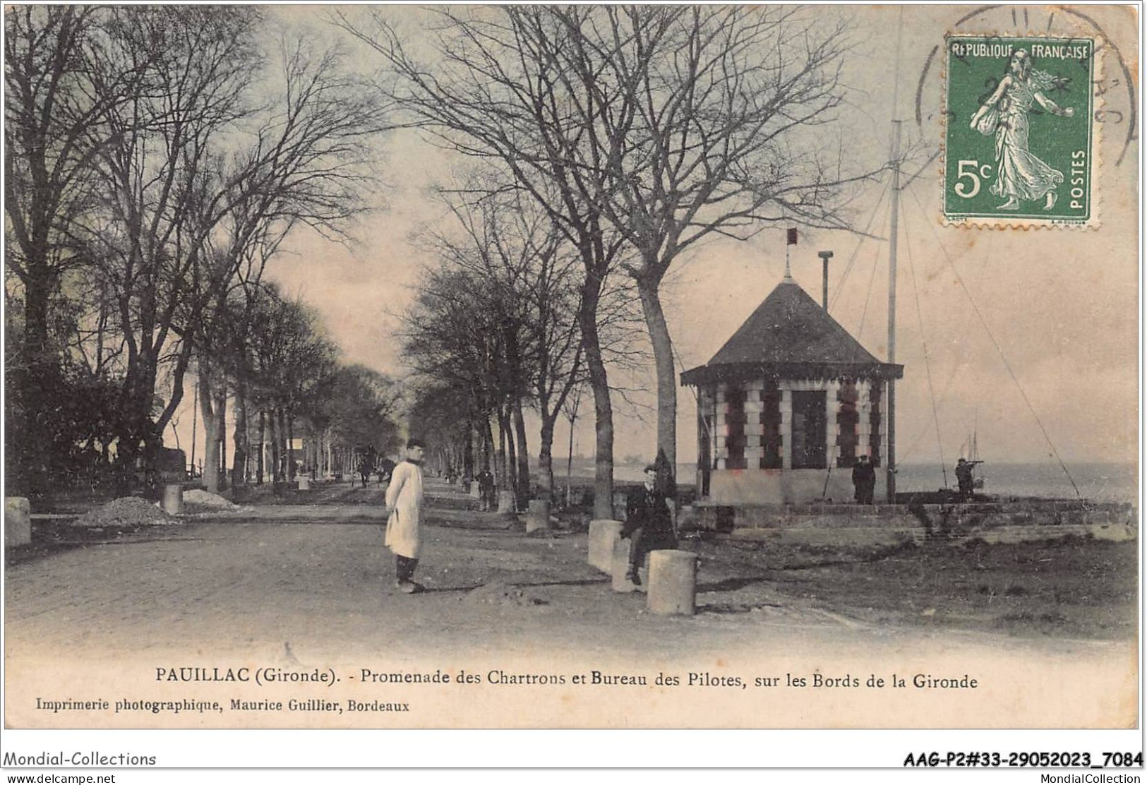 AAGP2-33-0131- PAUILLAC - Promenade Des Chartrons Et Bureau Des Pilotes, Sur Les Bords De La Gironde - Pauillac