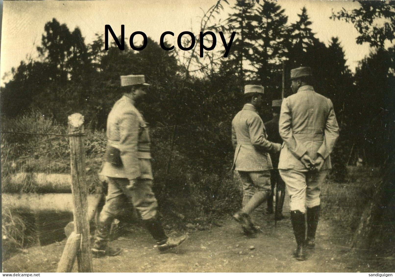 PHOTO FRANCAISE - OFFICIERS EN VISITE DE POSITION DE 75 AU BOIS LE PRETRE PRES DE GRISCOURT MEURTHE ET MOSELLE 1914 1918 - War, Military