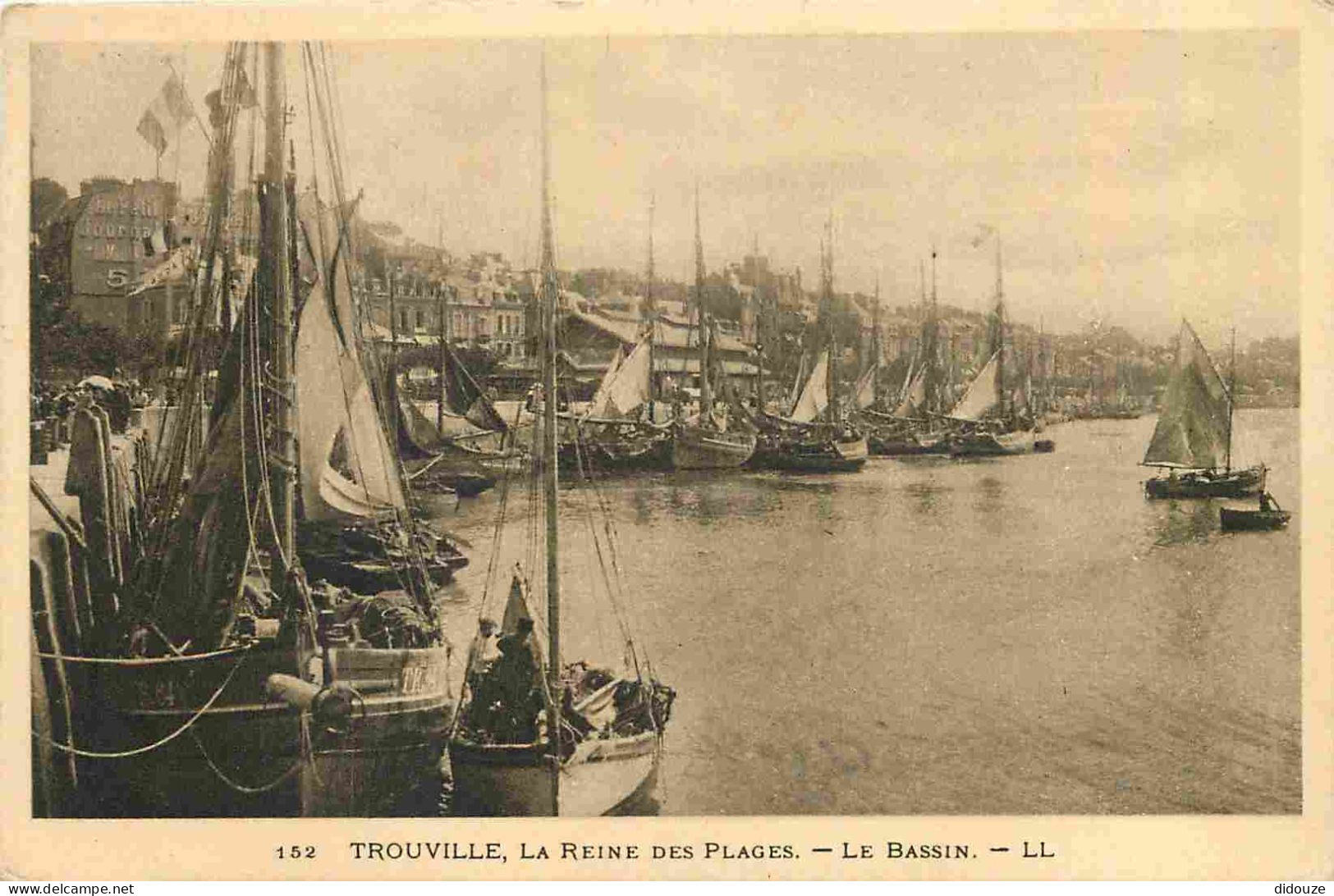 14 - Trouville - Le Bassin - Animée - Barques De Peche - CPA - Oblitération Ronde De 1933 - Voir Scans Recto-Verso - Trouville