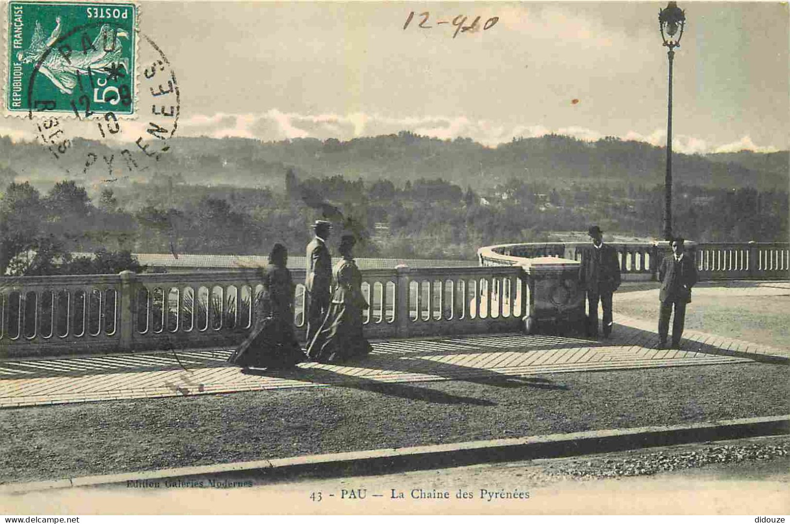 64 - Pau - La Chaîne Des Pyrénées - Animée - CPA - Oblitération Ronde De 1910 - Voir Scans Recto-Verso - Pau