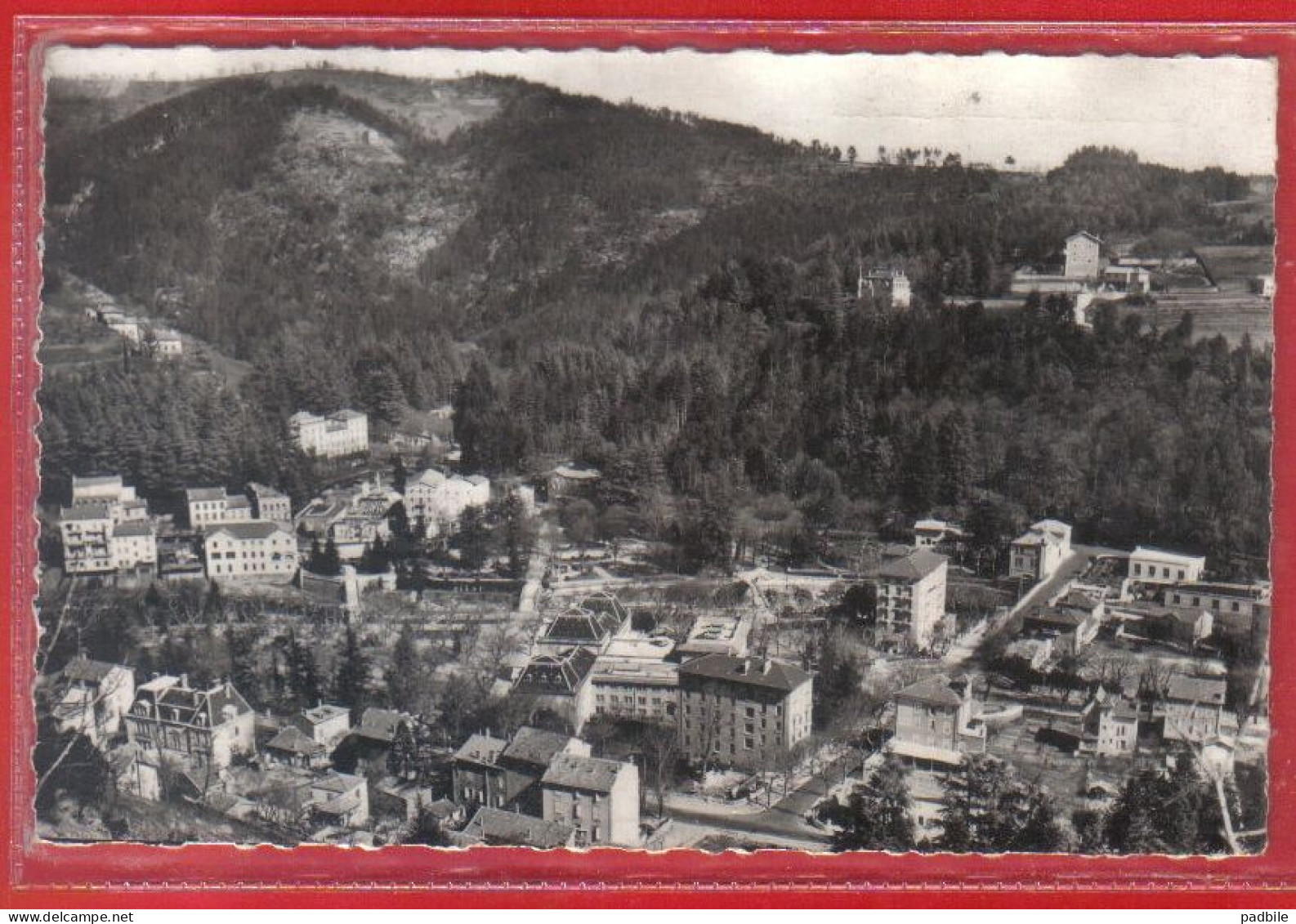 Carte Postale 07. Vals-les-bains  Quartier Du Casino   Très Beau Plan - Vals Les Bains