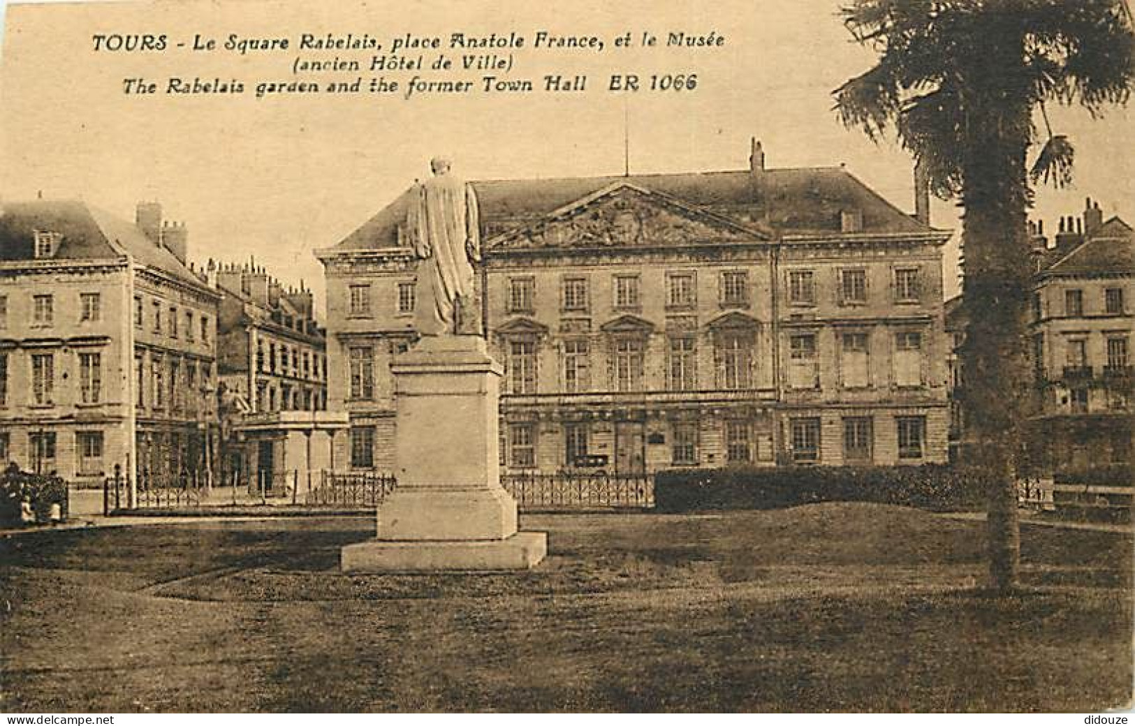 37 - Tours - Le Square Rabelais, Place Anatole France, Et Le Musée  - CPA - Voir Scans Recto-Verso - Tours