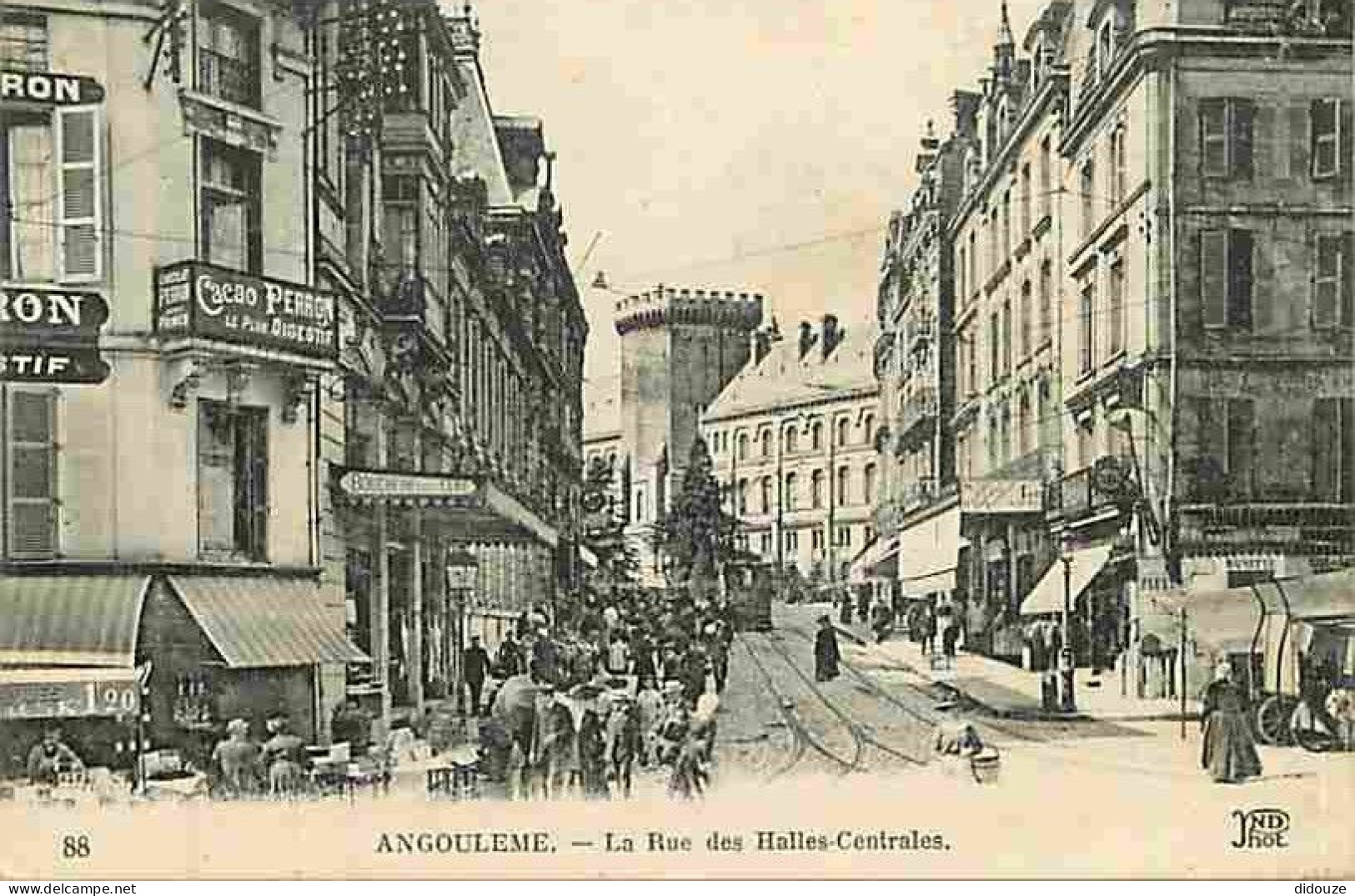 16 - Angouleme - La Rue Des Halles Centrales - Animée - CPA - Voir Scans Recto-Verso - Angouleme