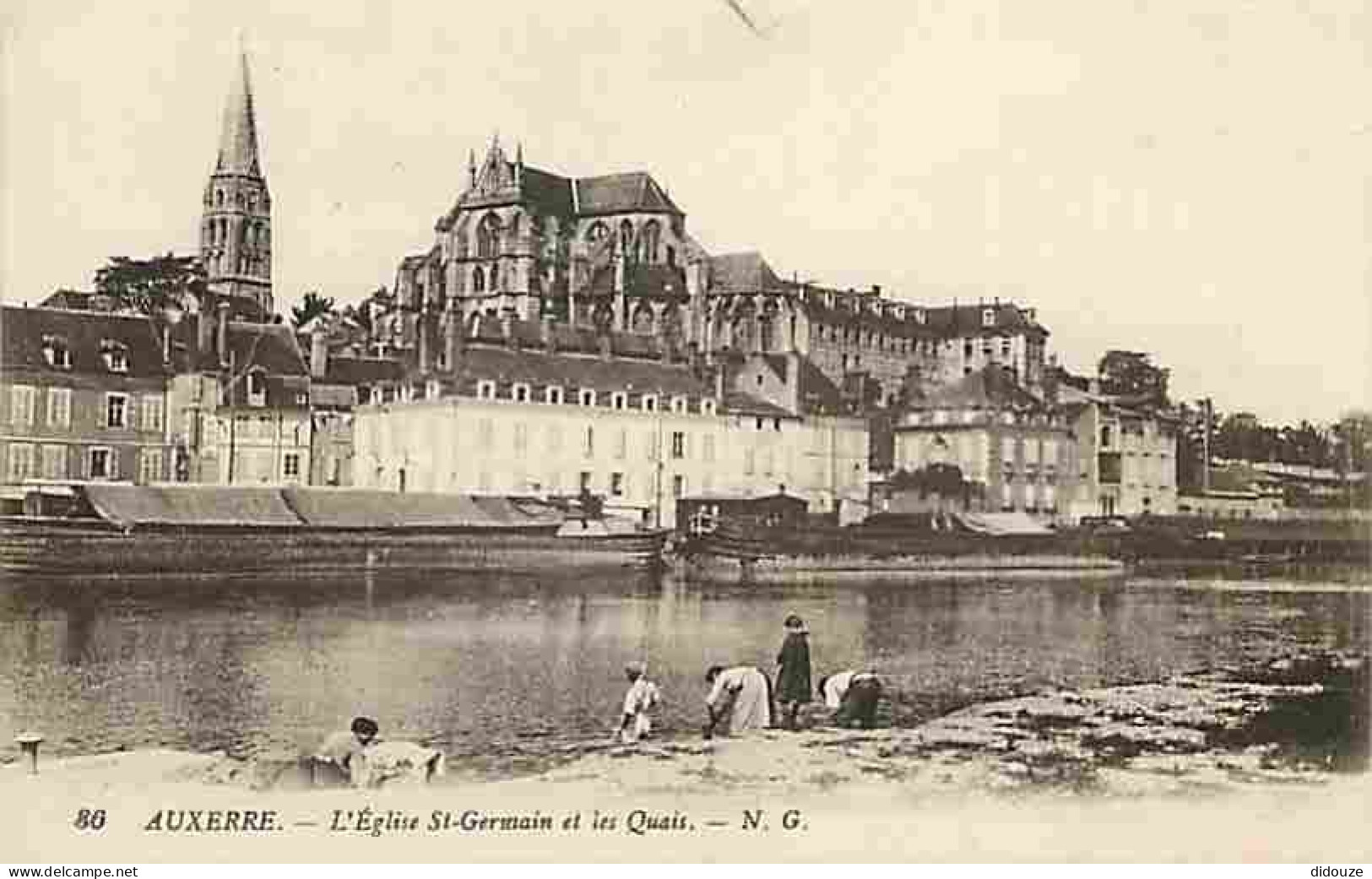 89 - Auxerre - L'Eglise St Germain Et Les Quais - Animée - CPA - Voir Scans Recto-Verso - Auxerre