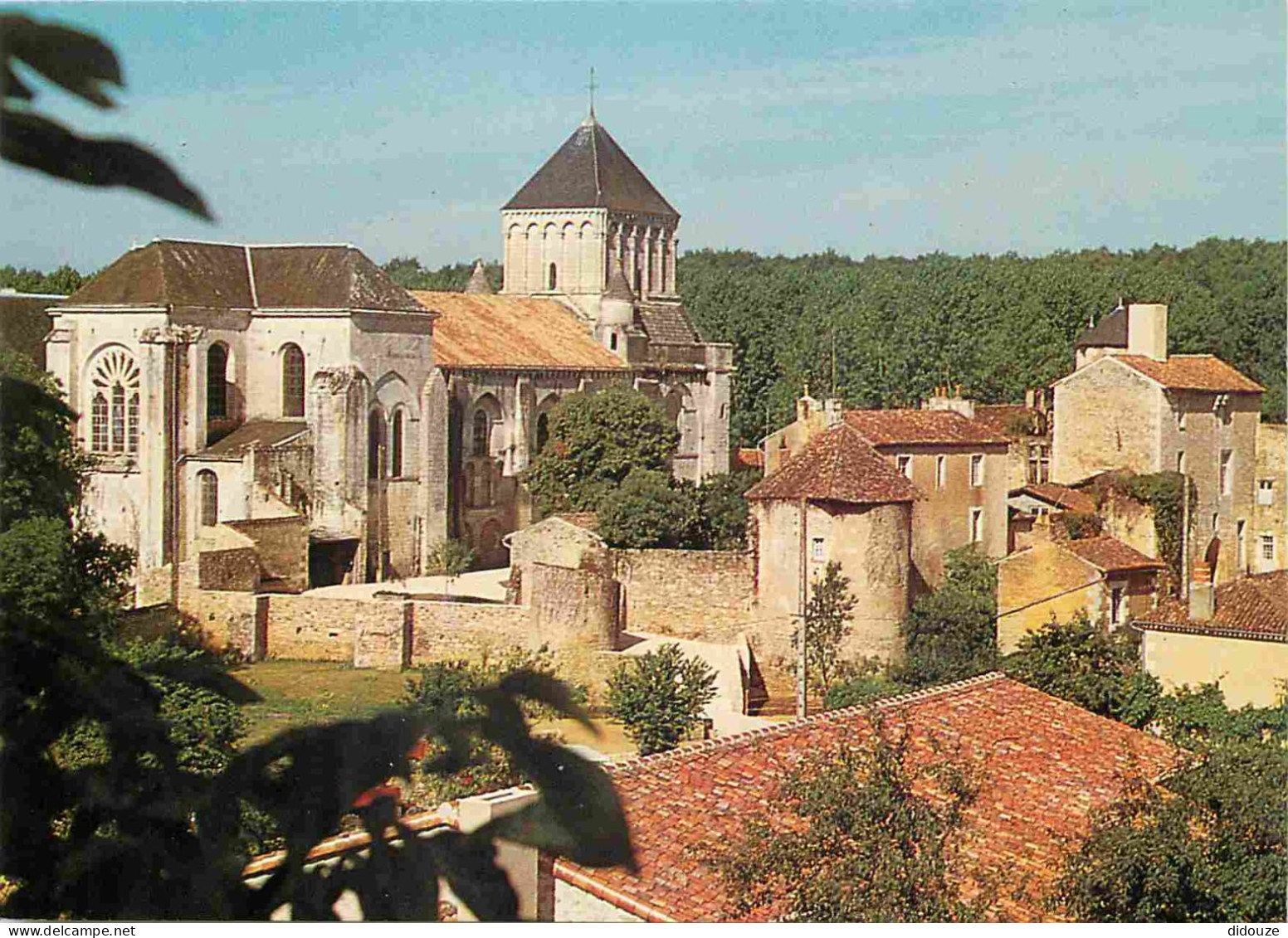 86 - Nouaillé - Maupertuis - Ancienne Abbaye Notre-Dame Et St-Junien - Eglise - Bâtiments Conventuels - CPM - Voir Scans - Autres & Non Classés