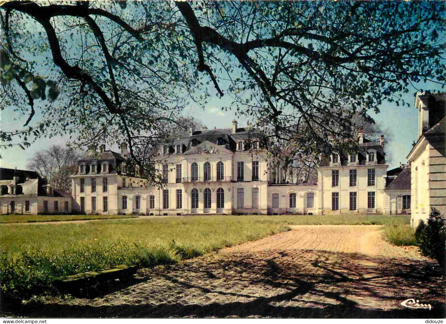 86 - Les Ormes - Le Château - CPM - Voir Scans Recto-Verso - Other & Unclassified