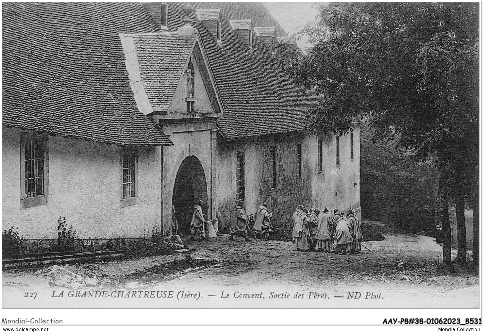 AAYP8-38-0725 - La GRANDE-CHARTREUSE - Le Couvent - Sortie Des Peres - Chartreuse