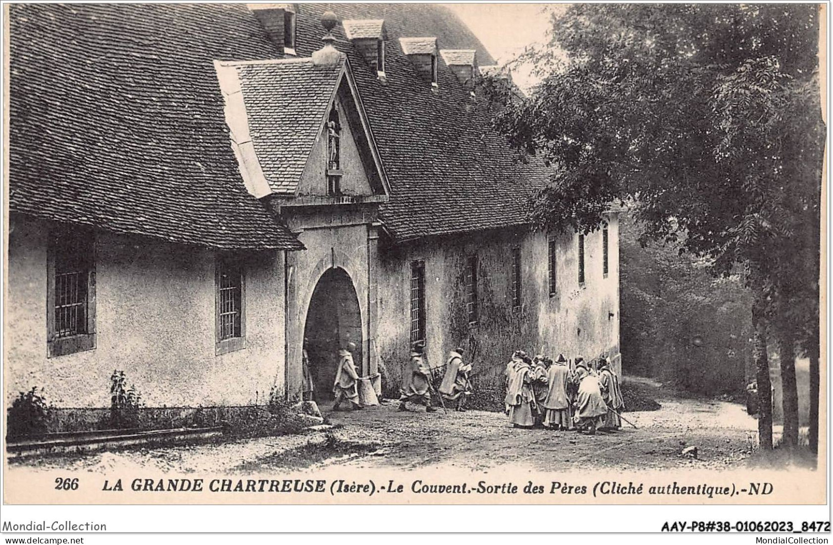 AAYP8-38-0695 - La GRANDE-CHARTREUSE - Le Couvent -Sortie Des Peres - Chartreuse