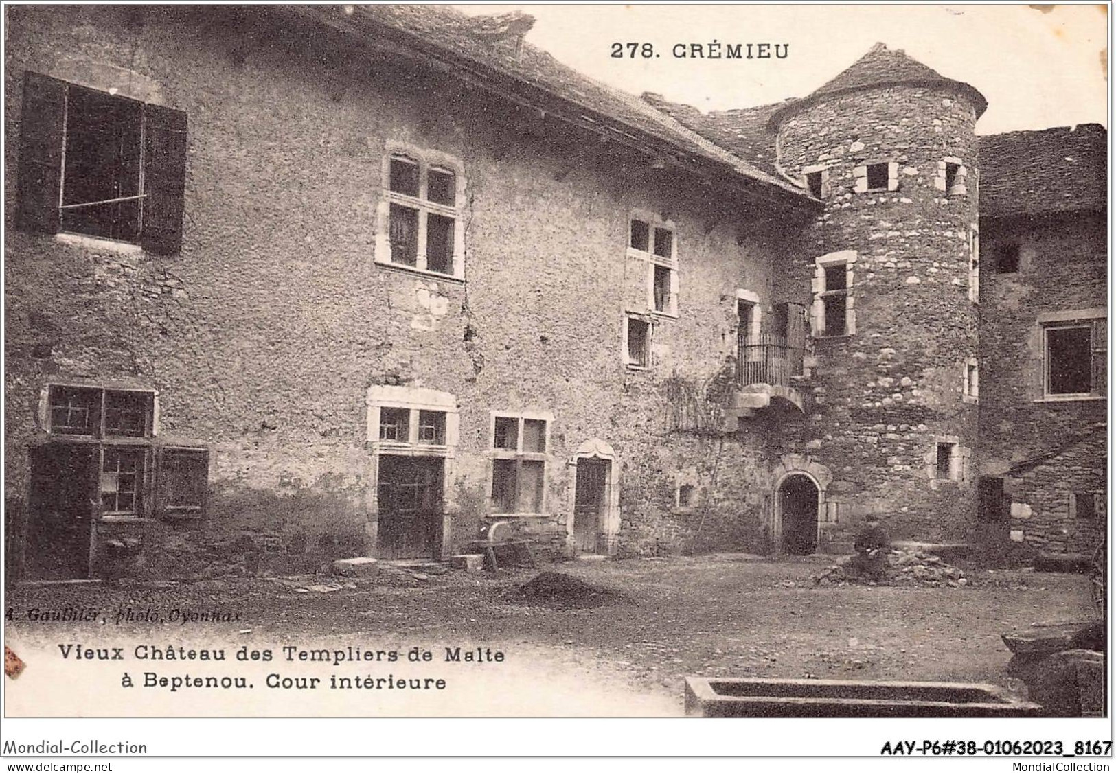 AAYP6-38-0542 - CREMIEU - Vieux Chateau Des Templiers De Malte A Beptenou - Cour Interieure - Crémieu