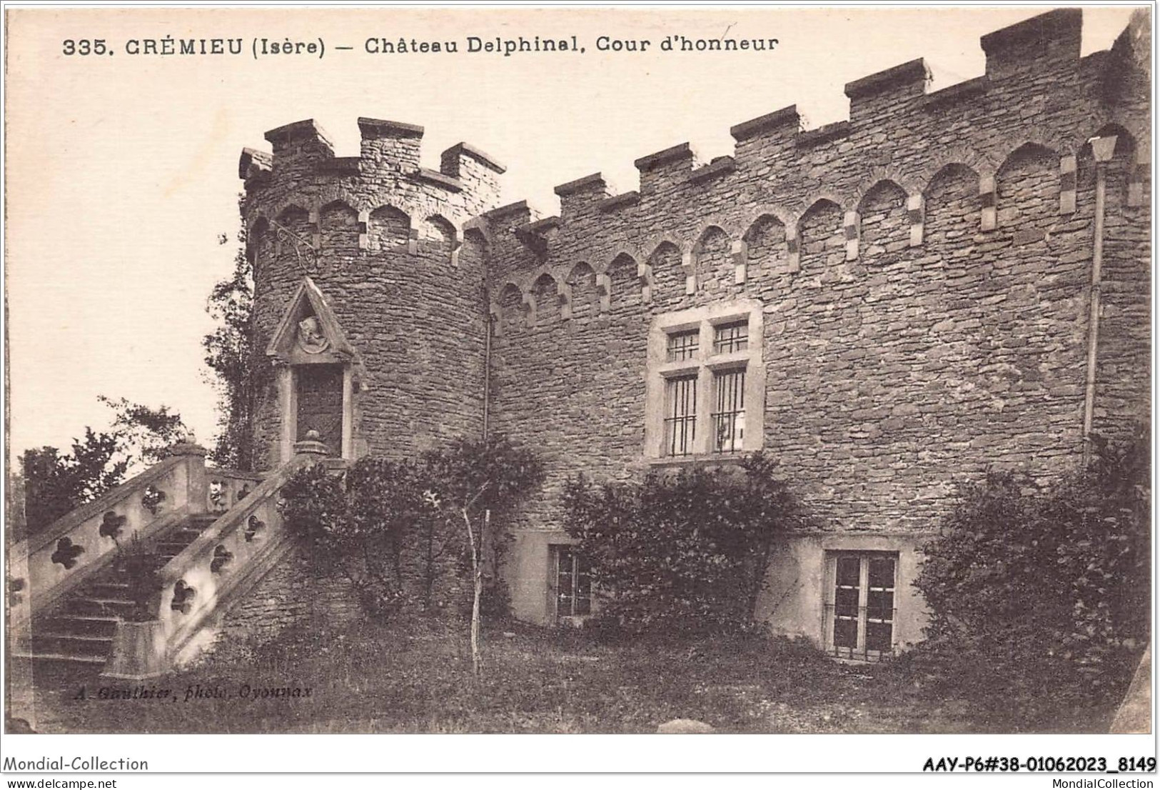 AAYP6-38-0533 - CREMIEU - Chateau Delphinal - Cour D'Honneur - Crémieu