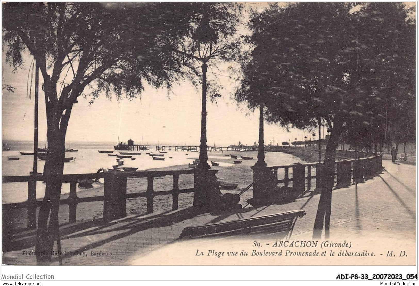 ADIP8-33-0666 - ARCACHON - La Plage Vue Du Boulevard Promenade Et Le Débarcadère  - Arcachon