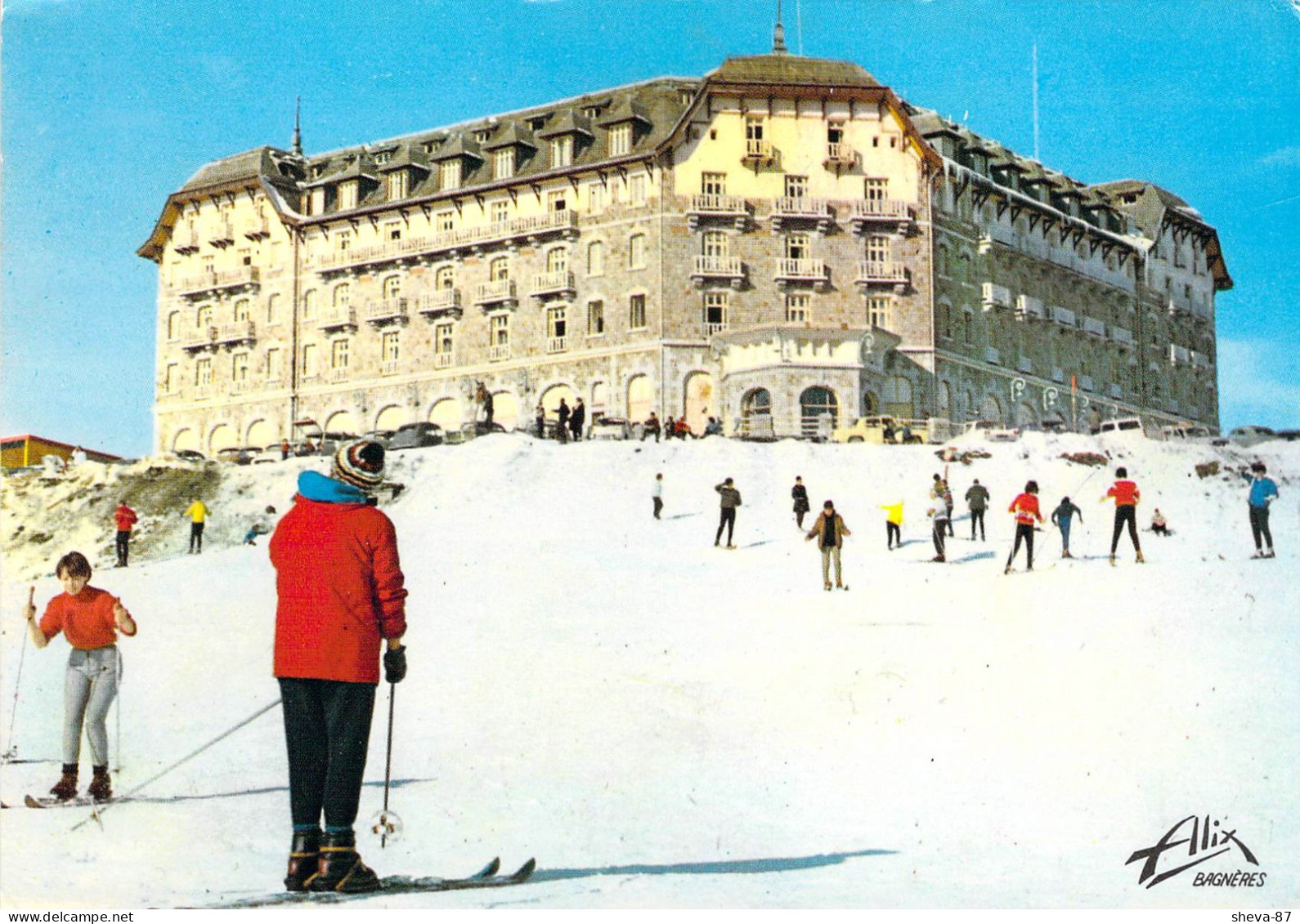 31 - Luchon - Superbagnères - Les Champs De Neige Devant Le Grand Hôtel - Luchon