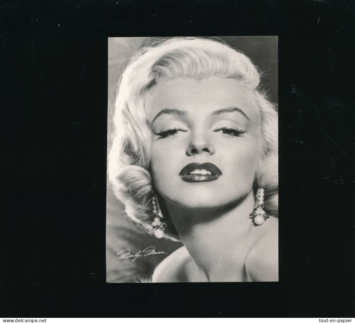 CPSM -  Marilyn MONROE  Love - Famous Ladies