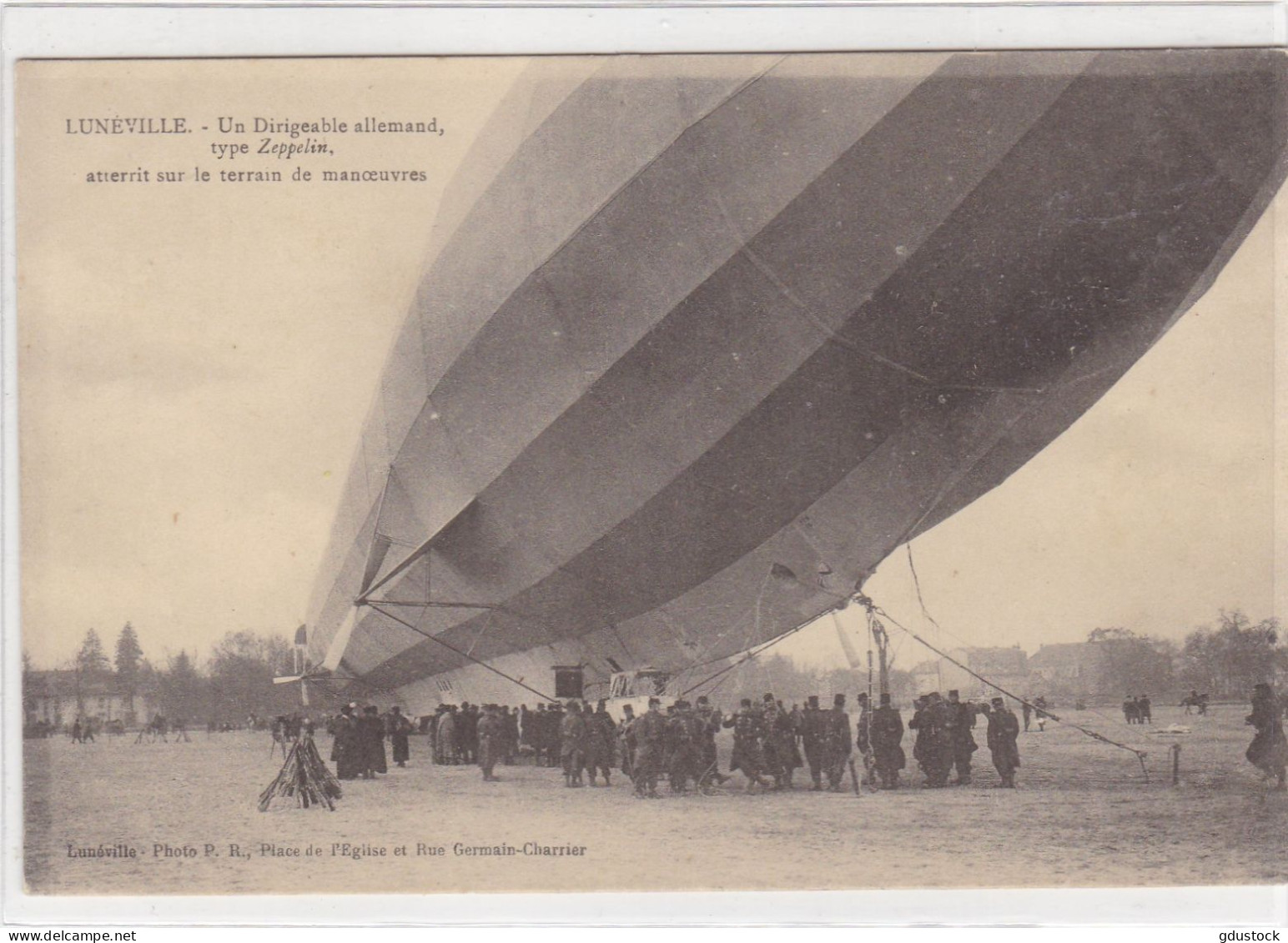 Lunéville - Un Dirigeable Allemand, Type Zeppelin, Atterrit Sur Le Terrain De Manoeuvres - Airships