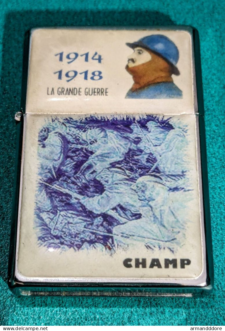 Briquet à Essence 1914 1918 La Grande Guerre 14-18 Poilus Style Zippo Mondiale Etat Neuf - édition Spéciale Datant Des A - Altri & Non Classificati