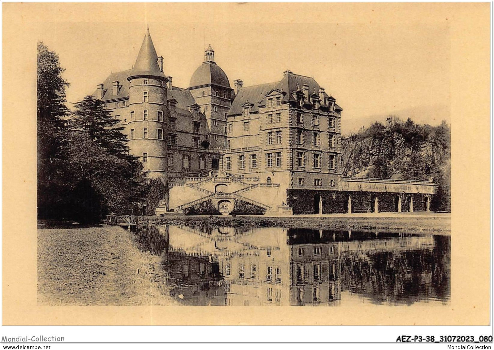 AEZP3-38-0232 - Chateau De  VIZILLE - Facade Sur Le Parc - Vizille