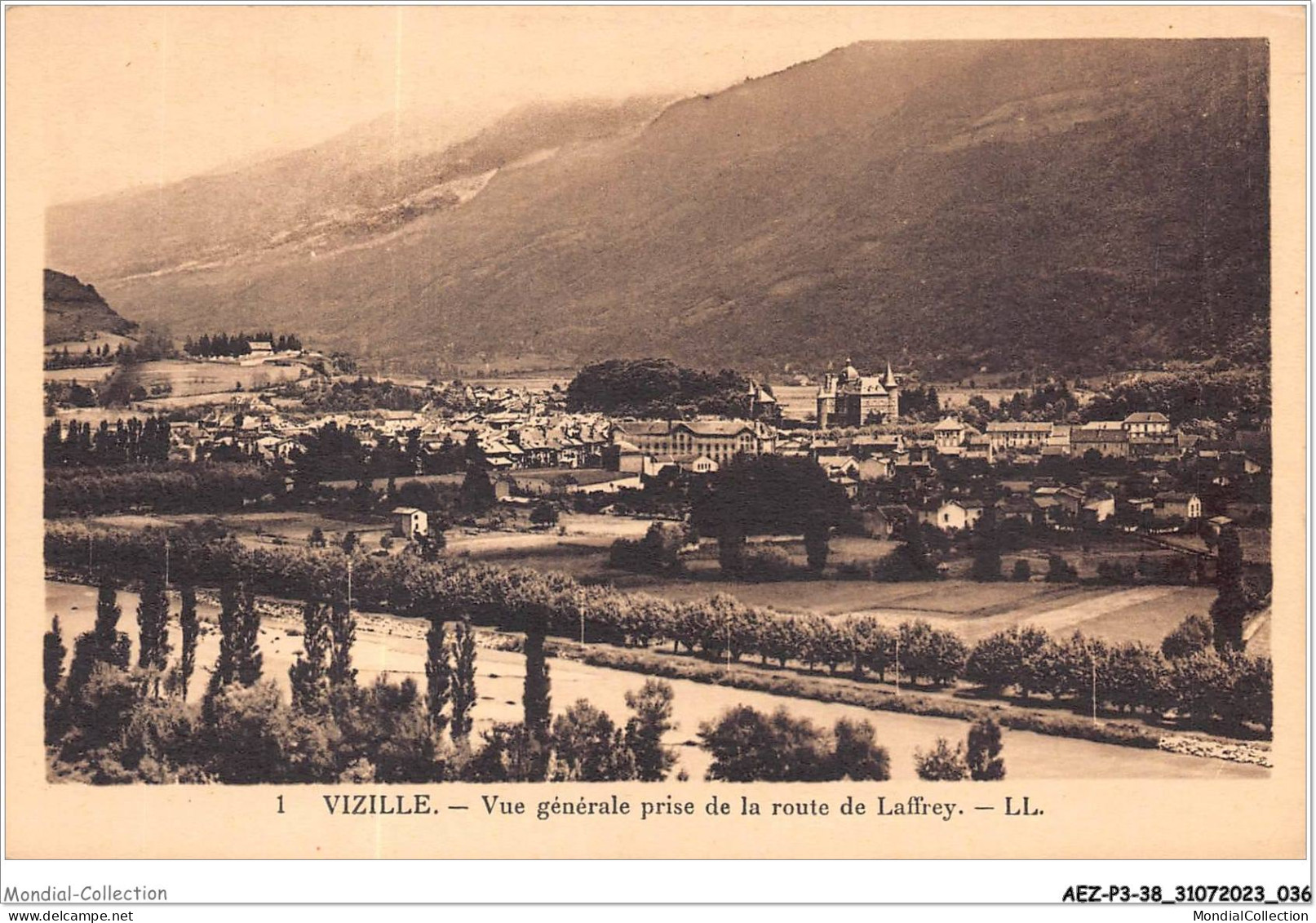 AEZP3-38-0210 - VIZILLE - Vue Generale Prise De La Route De Laffrey - Vizille